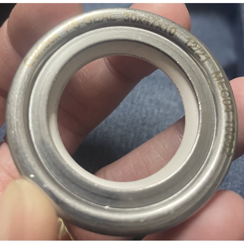 ซีลเพลาหมุนรอบสูง กาล๊อค พีเอสซีล 30X47X10 ไกล่อน สีขาว