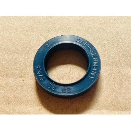 ซีลกันน้ำมัน ดีพีเอช-20x30x5/5.5-ขอบยางสองชั้น_เอ็นบีอาร์