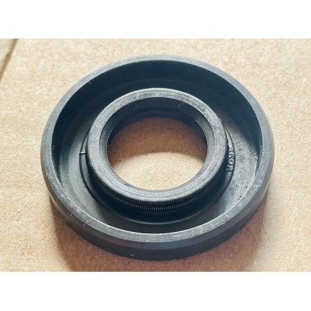 ซีลกันน้ำมัน สะเตฟ่า-20X42X7-ขอบยางสองชั้น_เอ็นบีอาร์