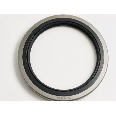 AEROQUIP Oil Seal 4.750x6.004x0.563 LGS NBR