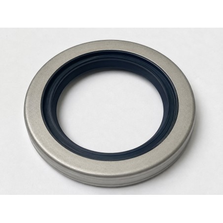 UNIVERSAL Oil Seal 2.500x3.375x0.500 T2 NBR